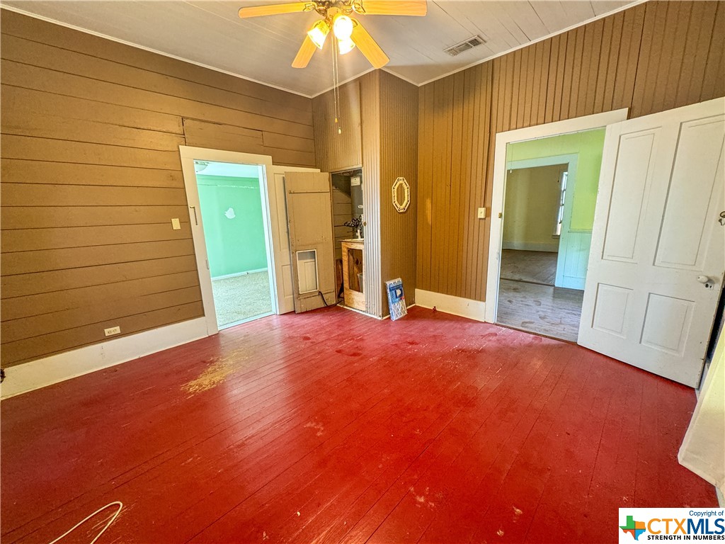 715 E Courthouse Street