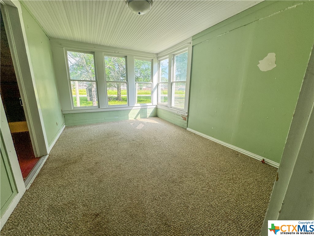 715 E Courthouse Street