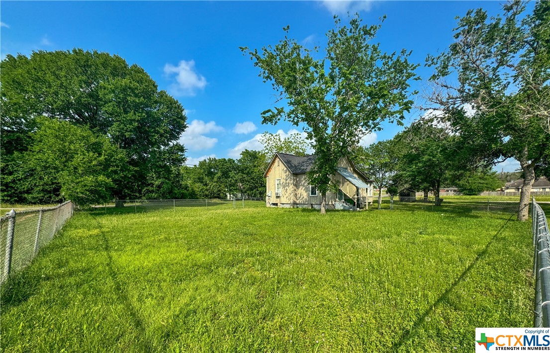 715 E Courthouse Street