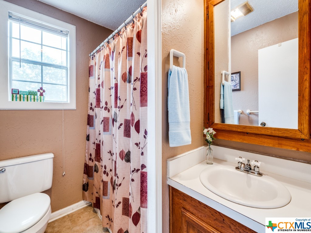 1004 Bluebonnet Lane
