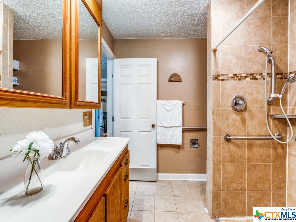 1004 Bluebonnet Lane