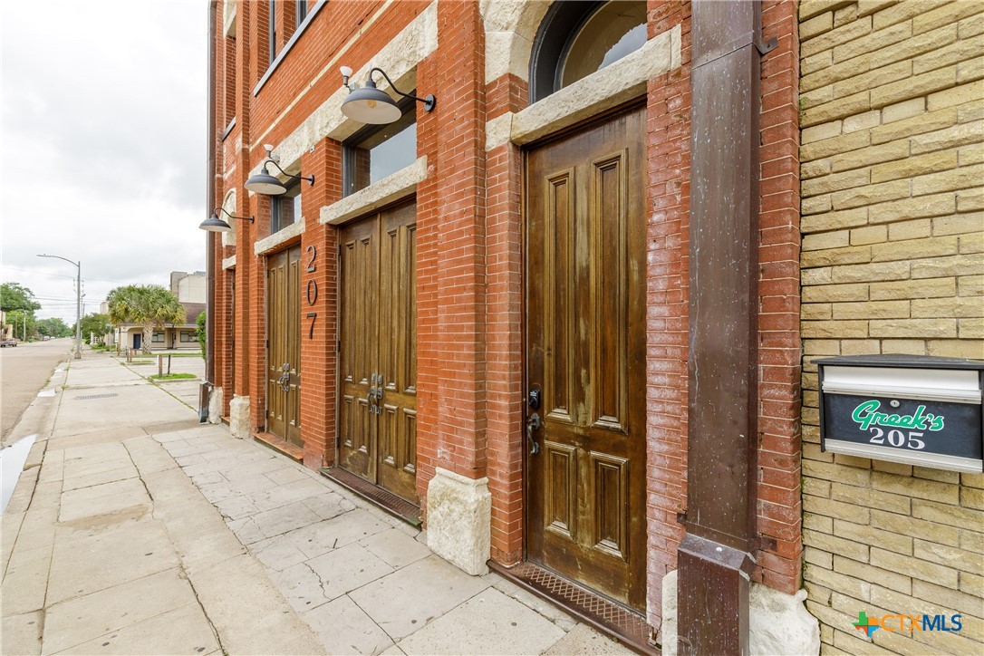 207 E Constitution Street 4