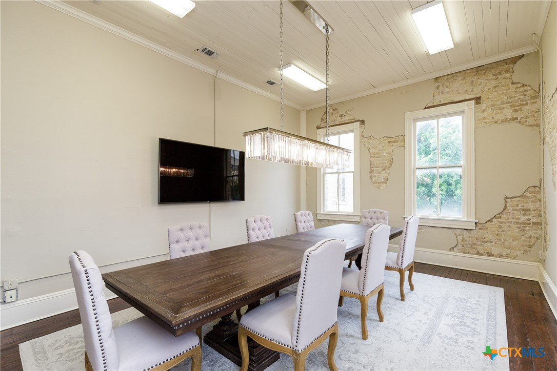 207 E Constitution Street 4