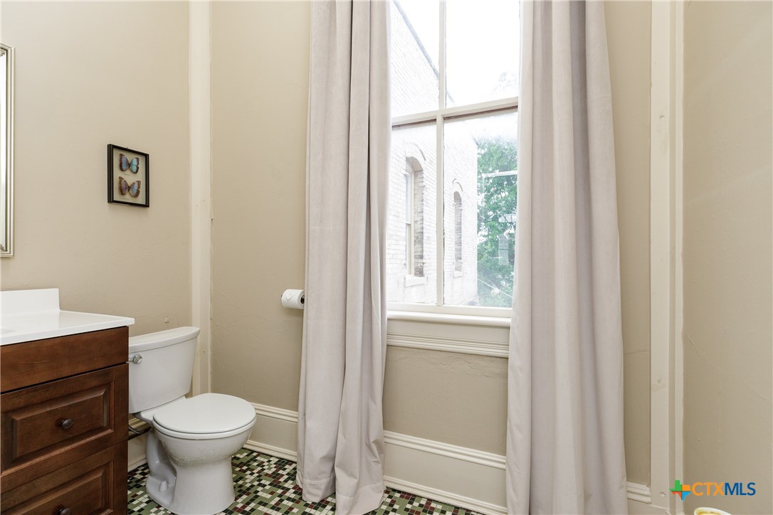 207 E Constitution Street 6