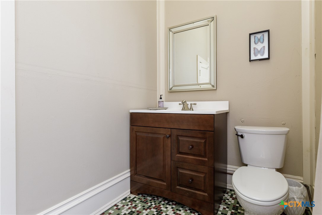 207 E Constitution Street 8