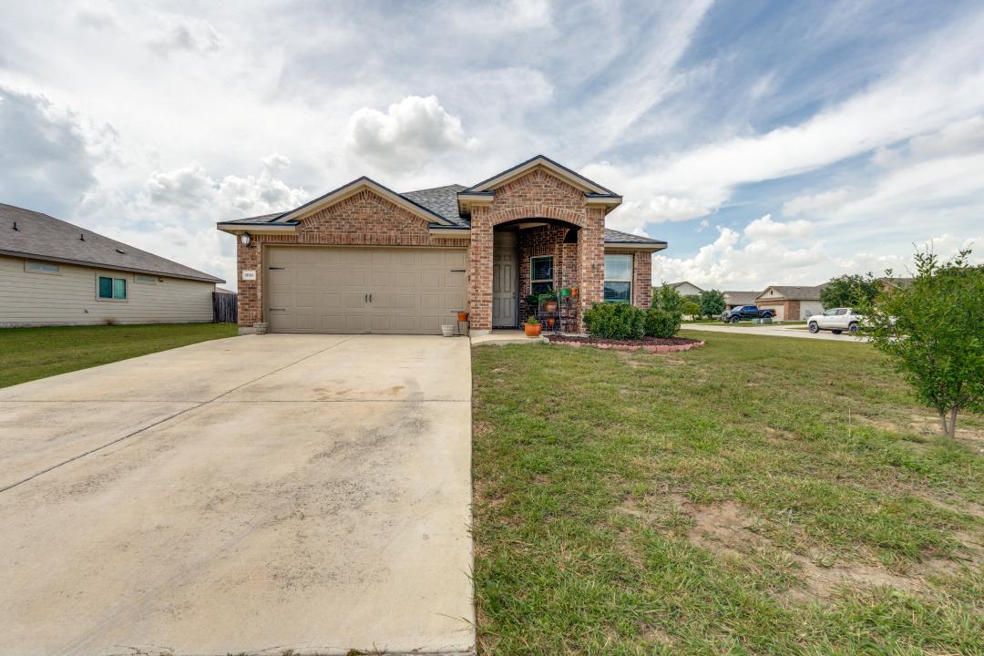 1618 Woodlands DR