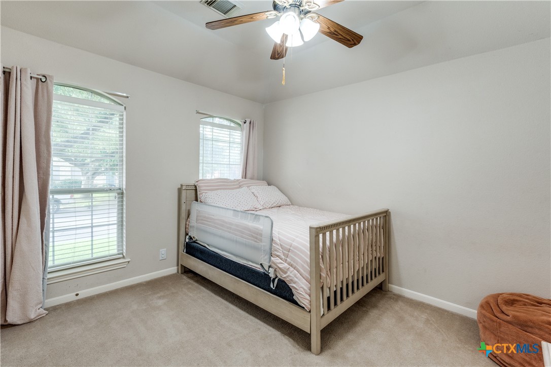 1083 E Running River