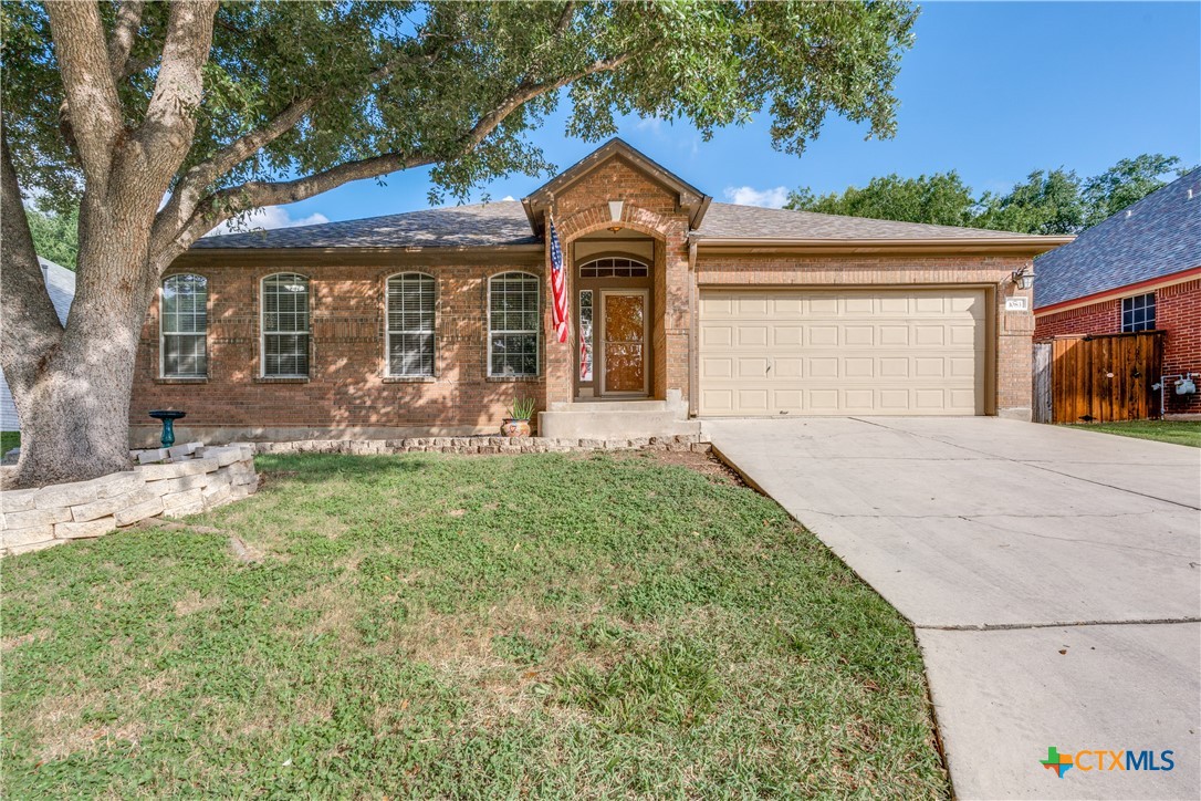 1083 E Running River