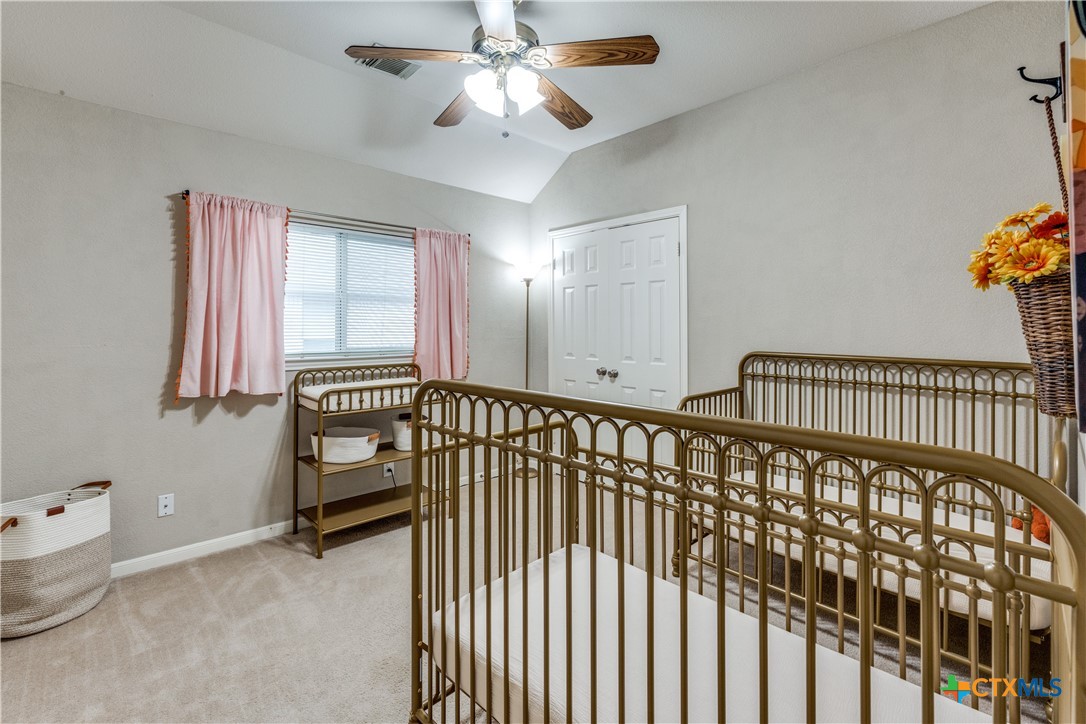 1083 E Running River