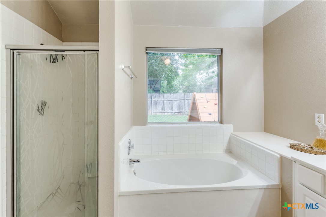 1083 E Running River