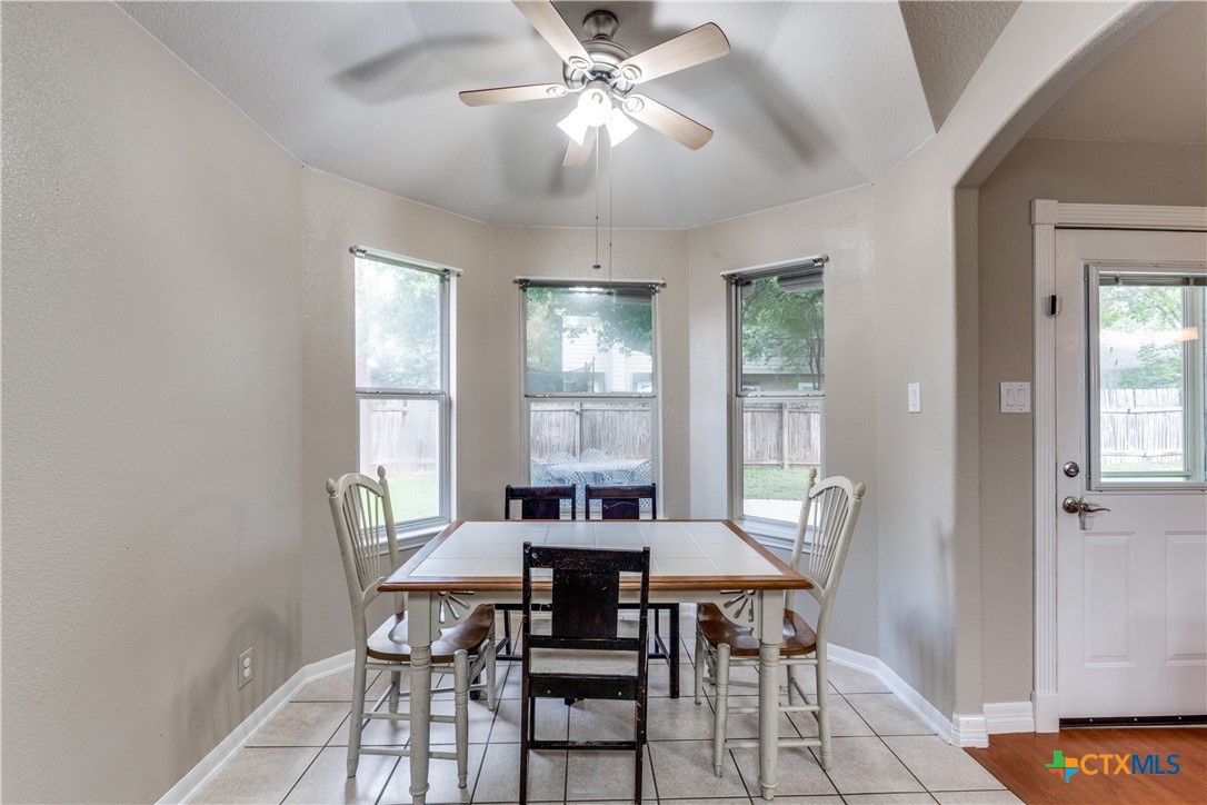 1083 E Running River