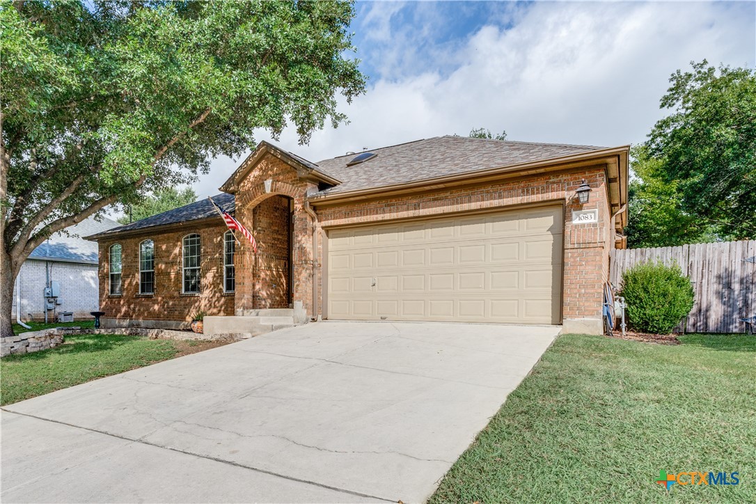 1083 E Running River