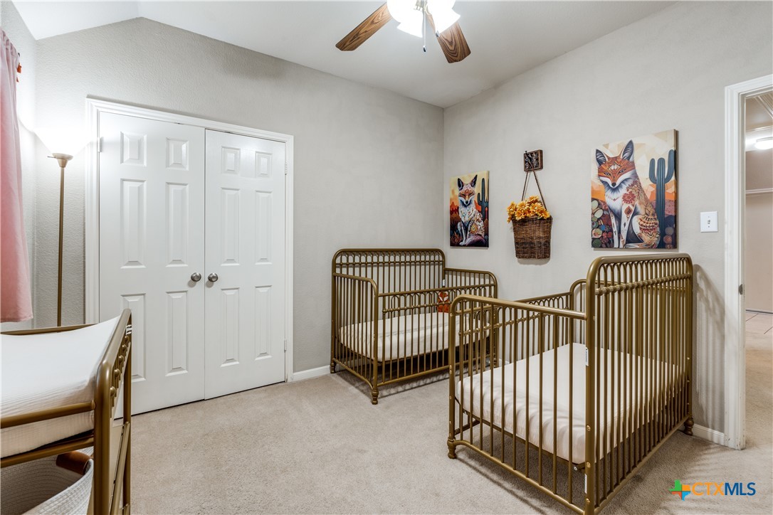 1083 E Running River