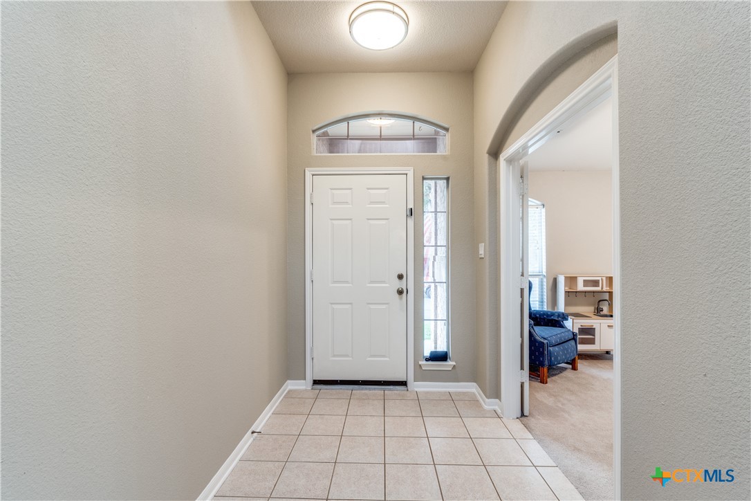 1083 E Running River