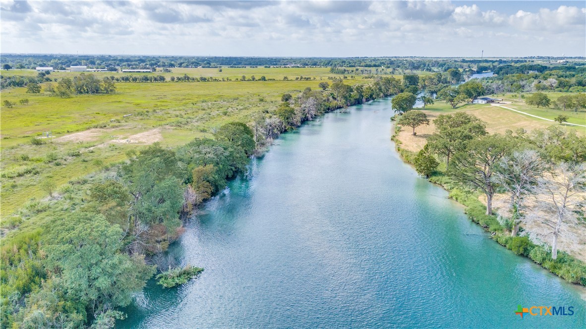 1083 E Running River