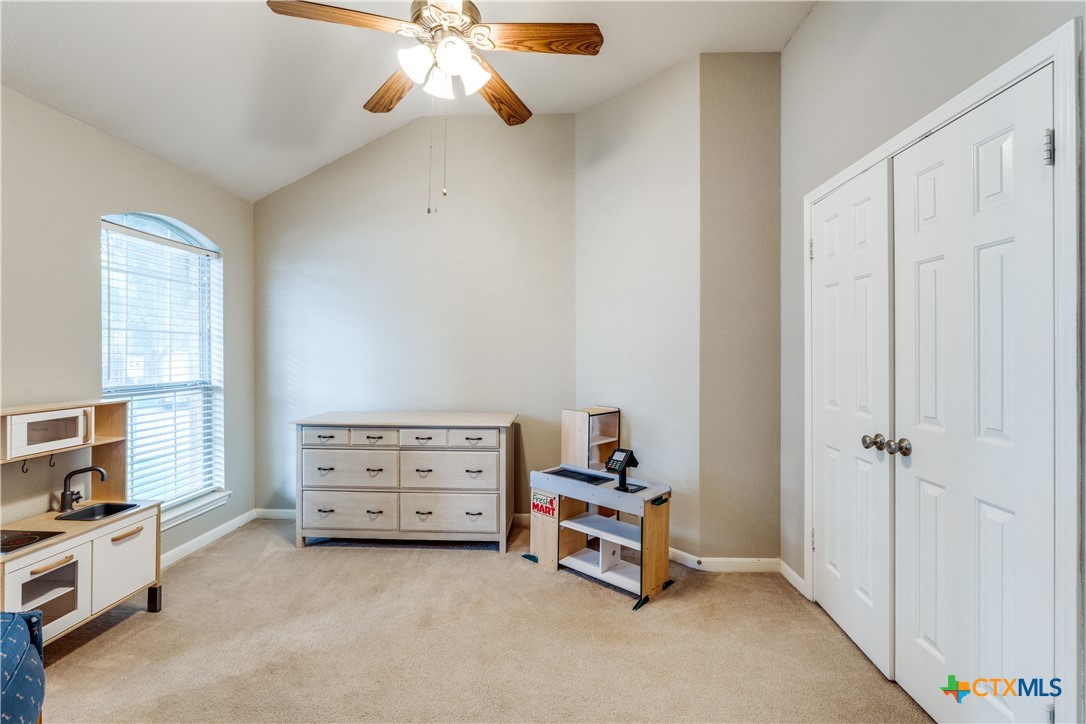 1083 E Running River