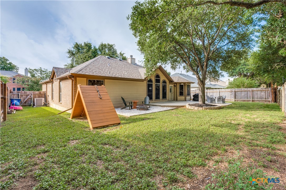 1083 E Running River