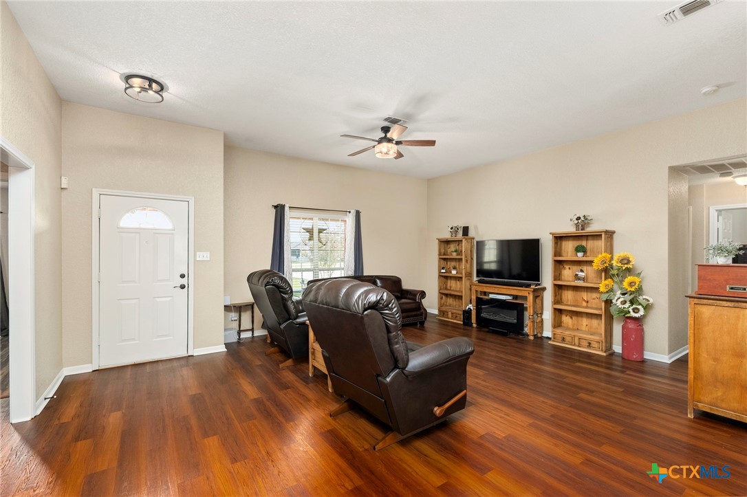 916 Cordova Loop