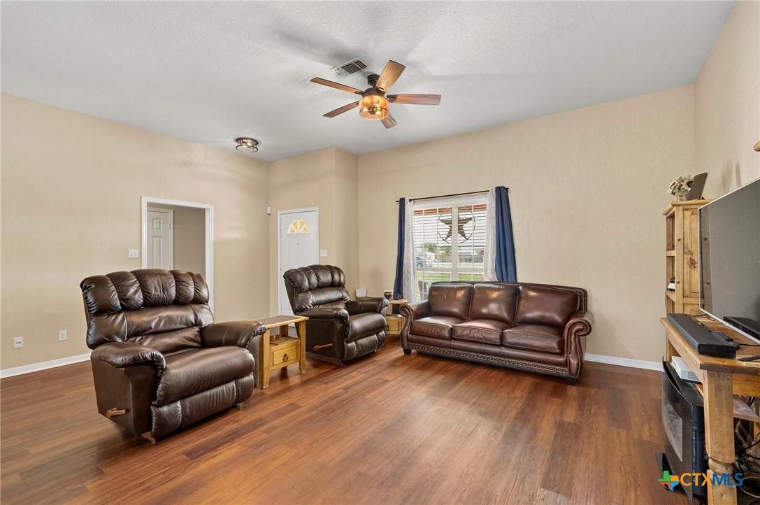 916 Cordova Loop