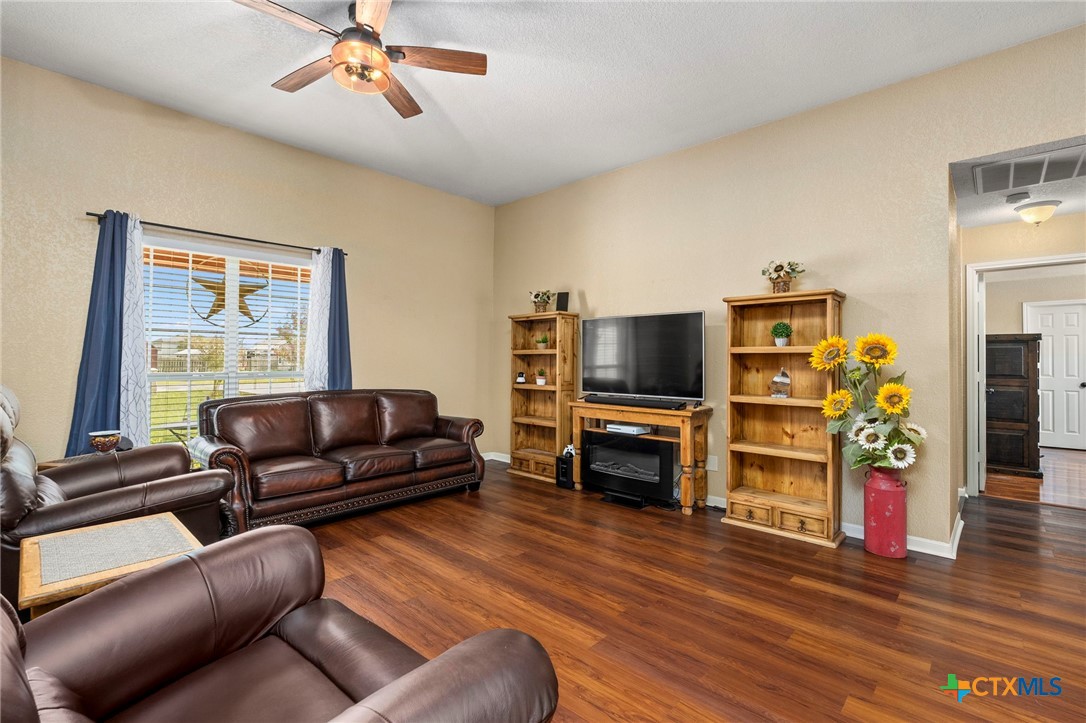 916 Cordova Loop