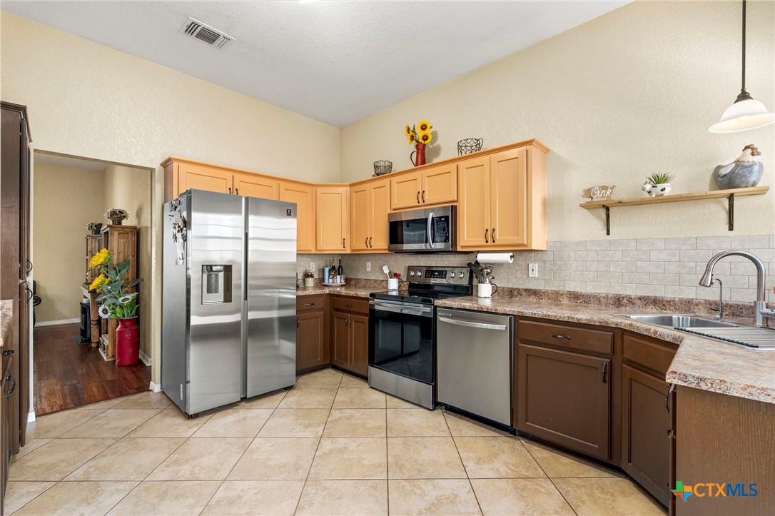 916 Cordova Loop