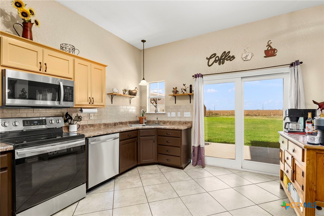 916 Cordova Loop