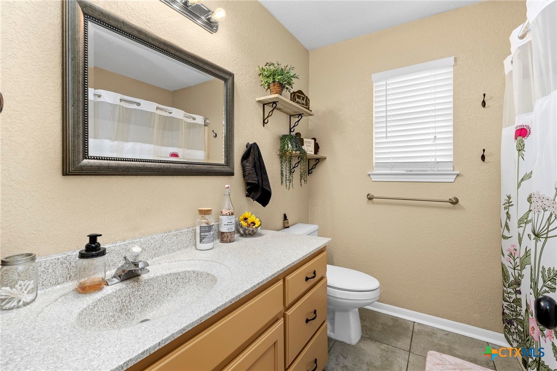 916 Cordova Loop