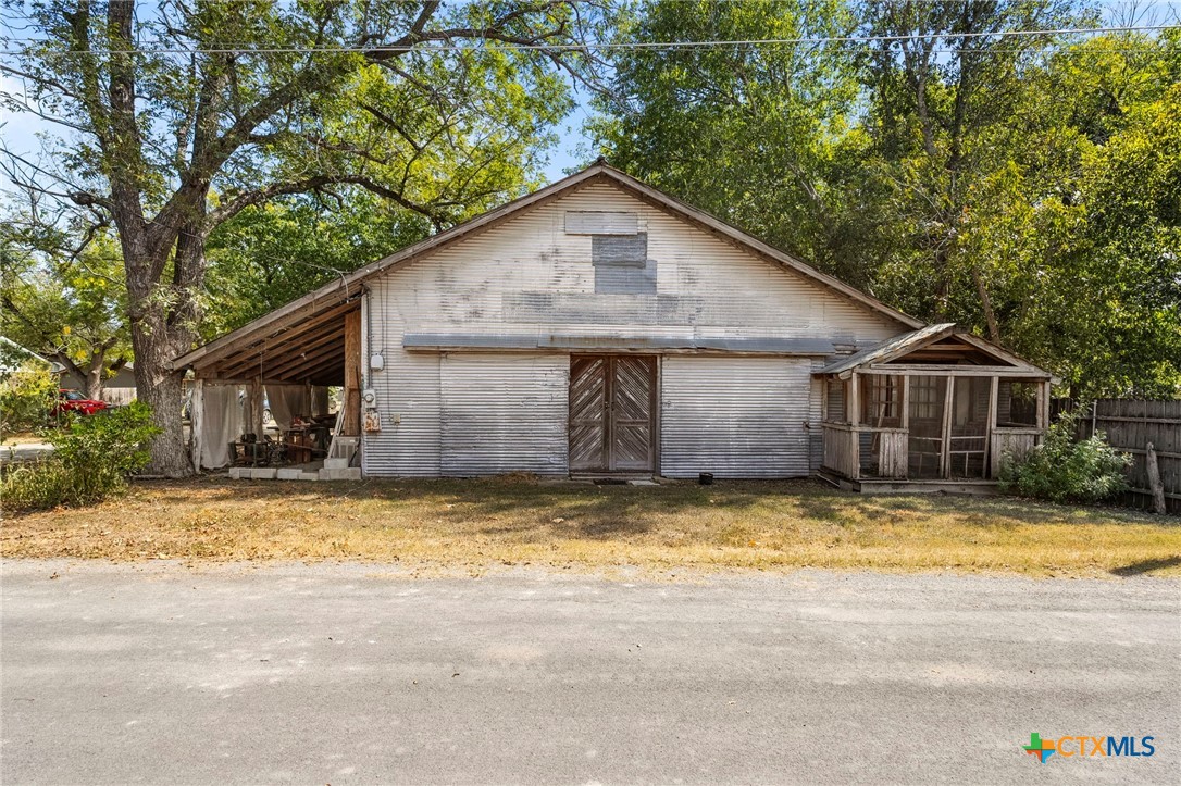 302 Crockett Street