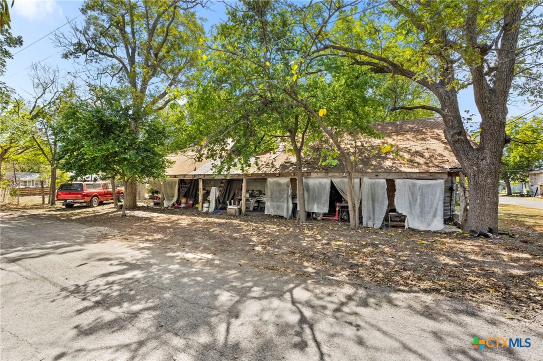 302 Crockett Street