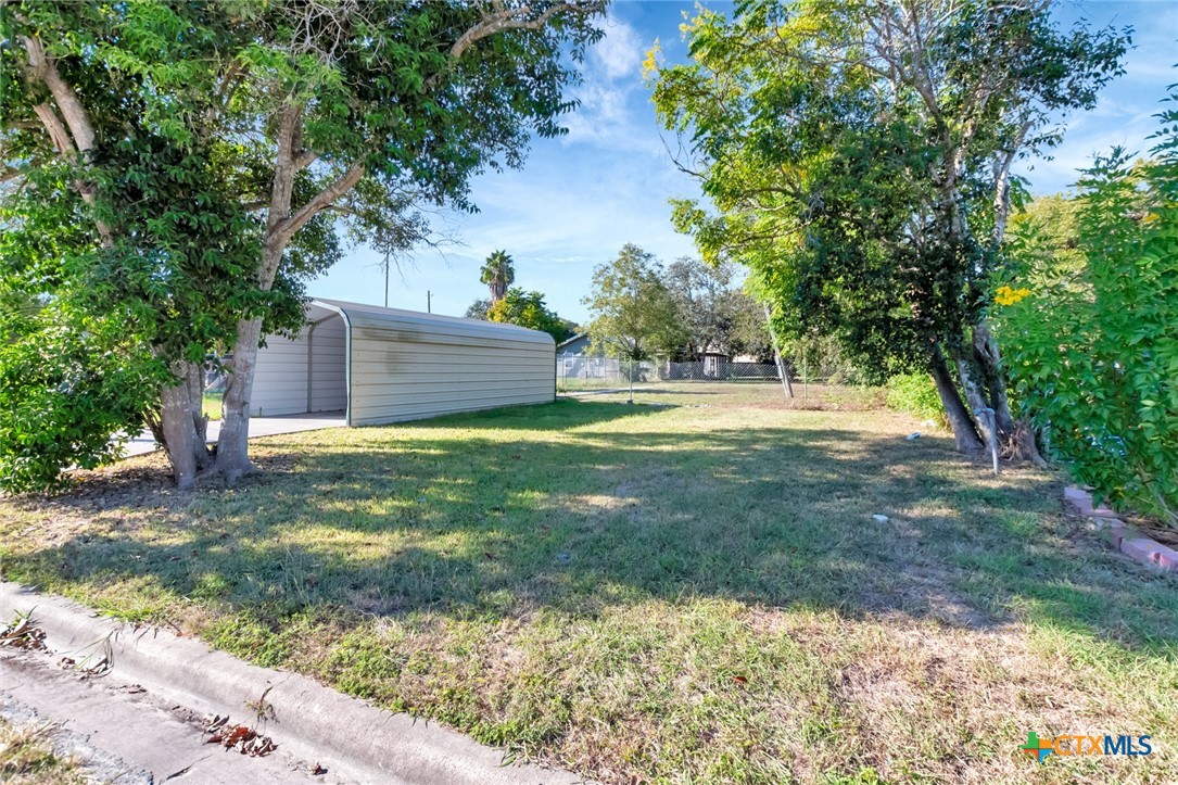 304 E Sabine Street A
