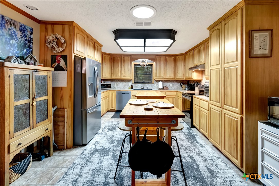 801 Mead