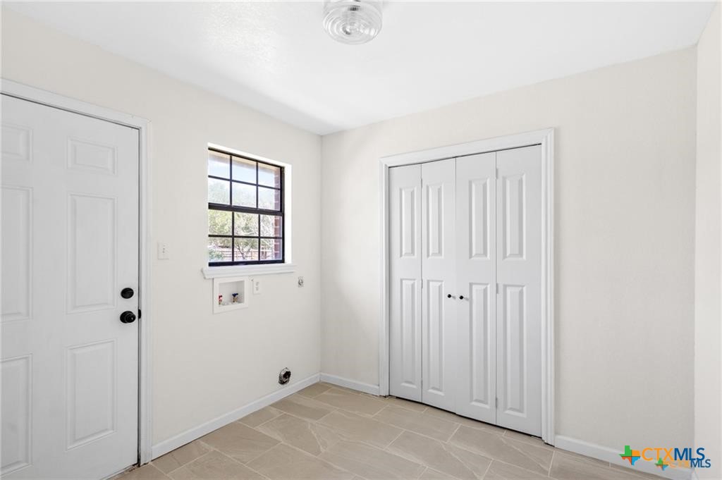 710 Whitewing Street