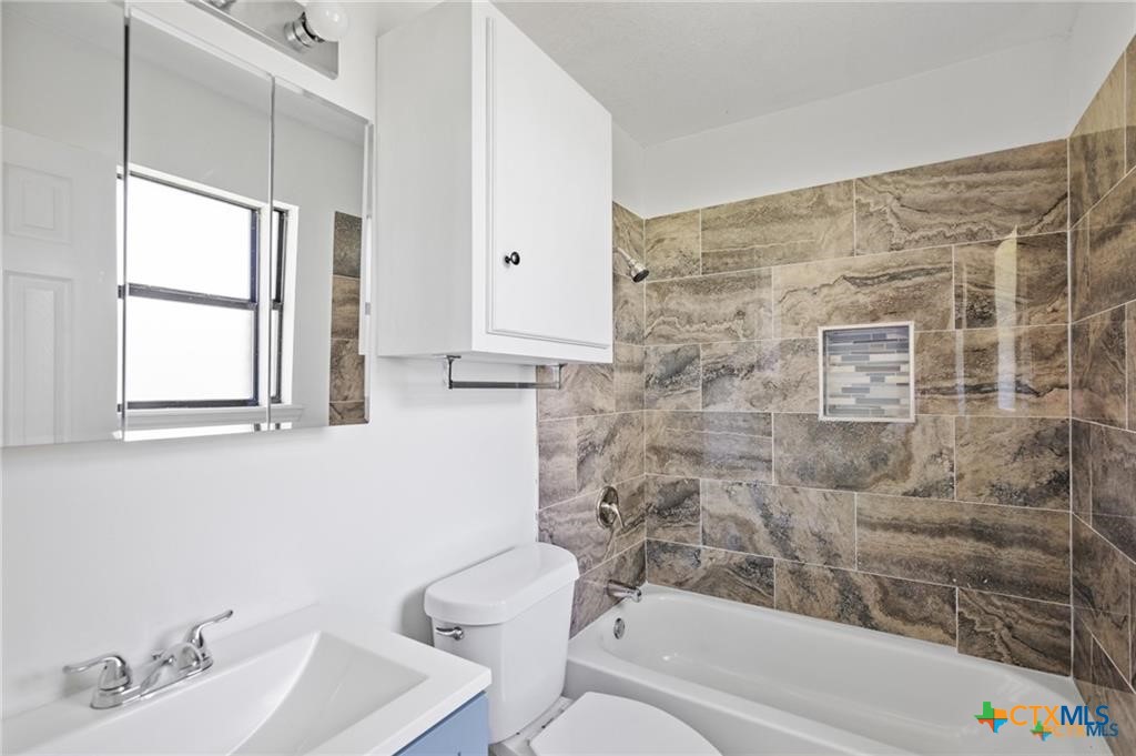 710 Whitewing Street