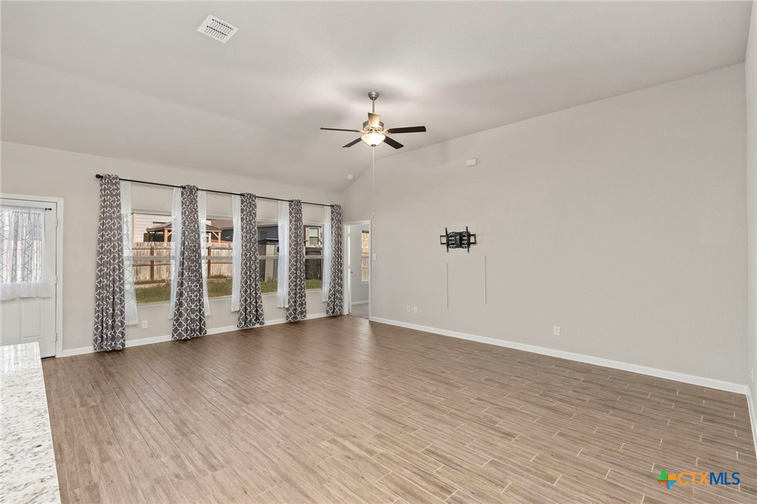 1120 Amber Lake