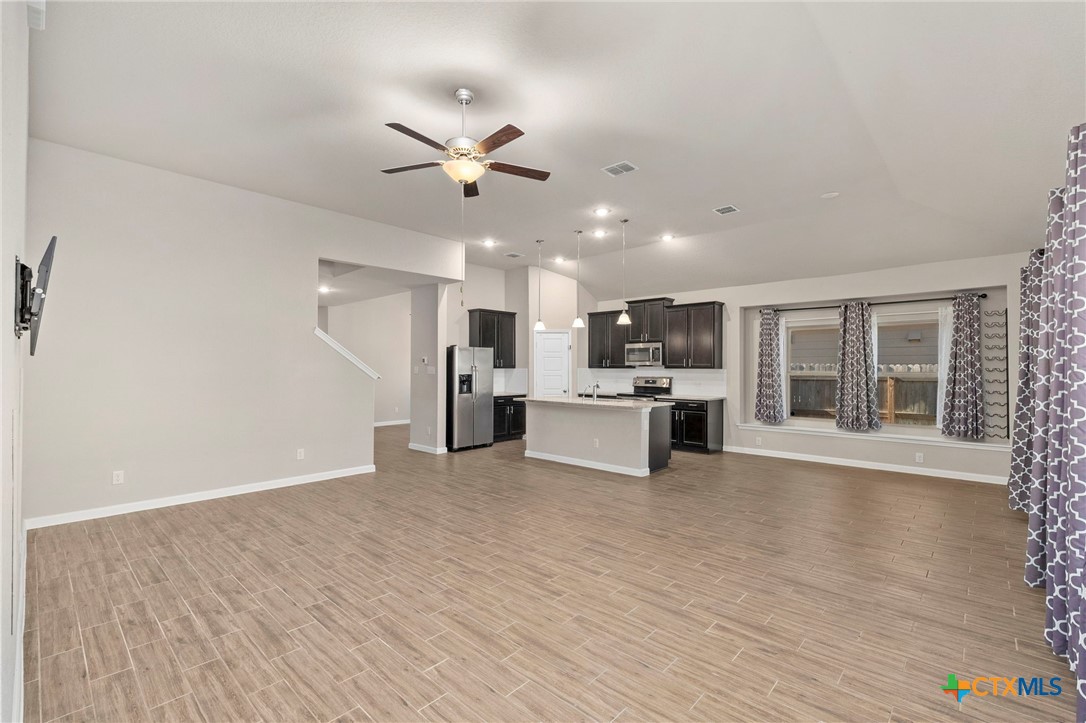 1120 Amber Lake