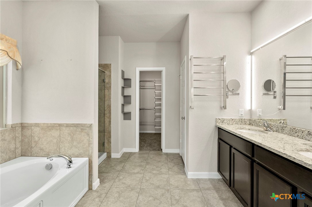 1120 Amber Lake