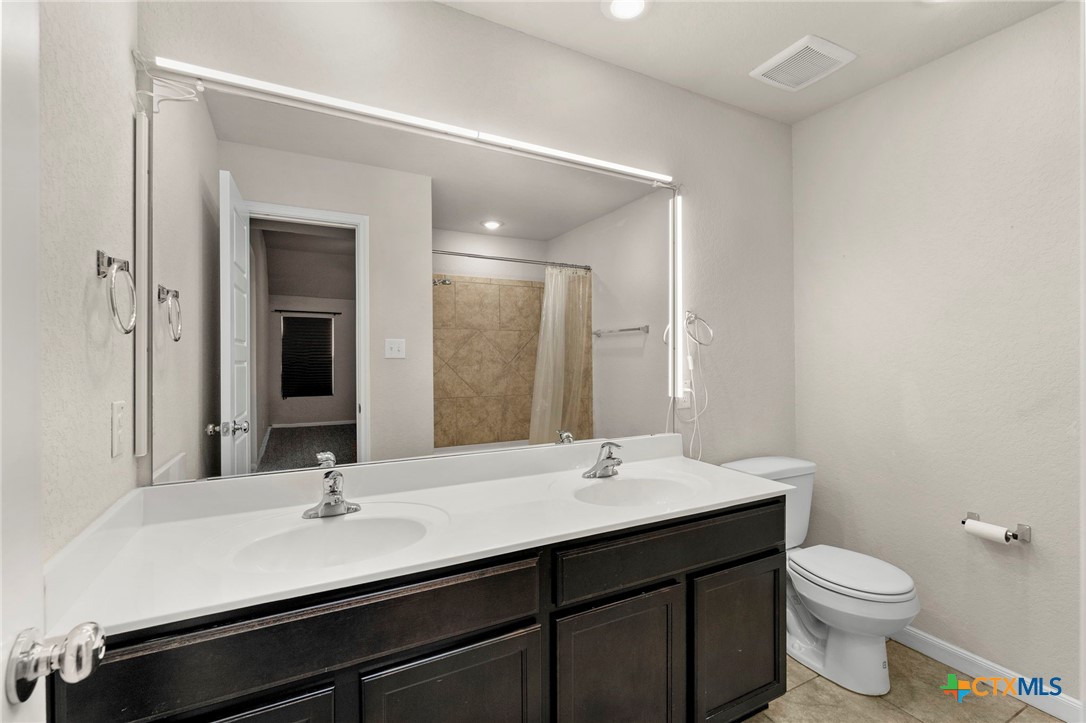 1120 Amber Lake