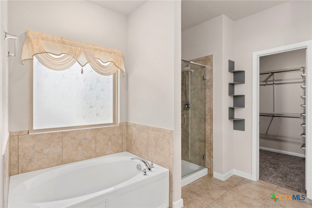 1120 Amber Lake