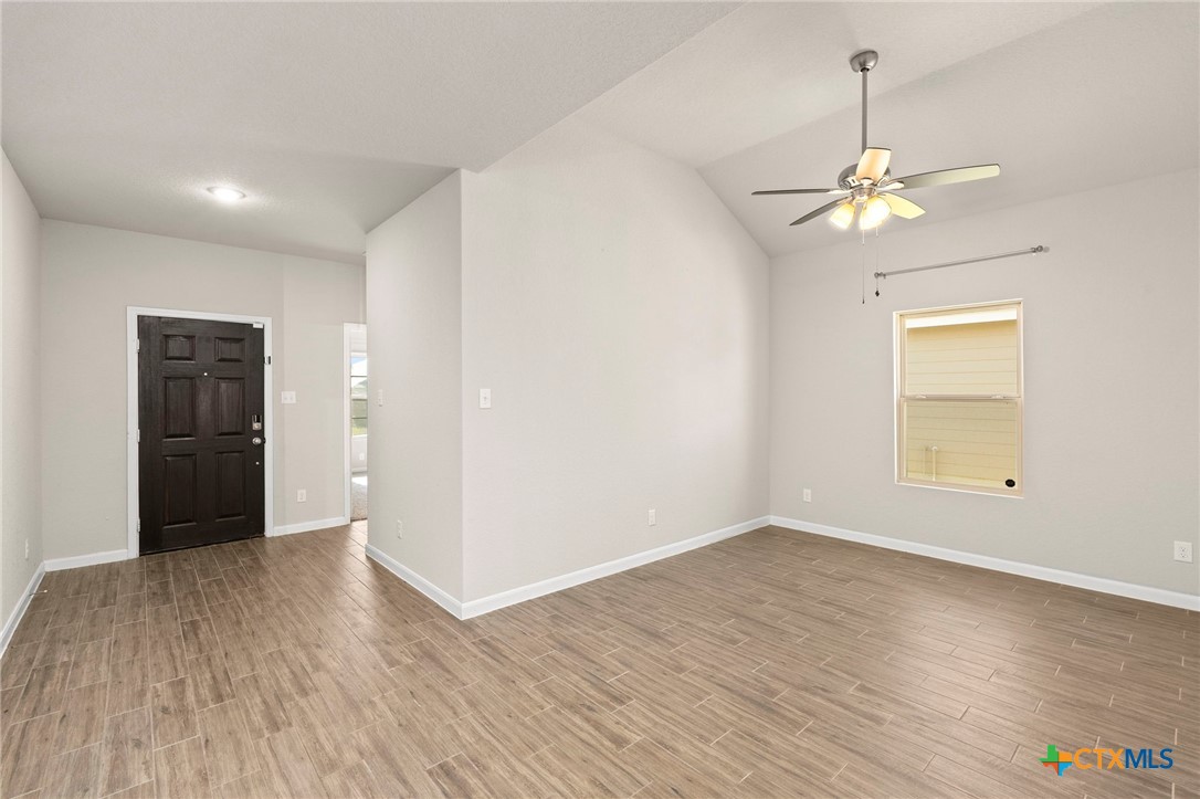 1120 Amber Lake