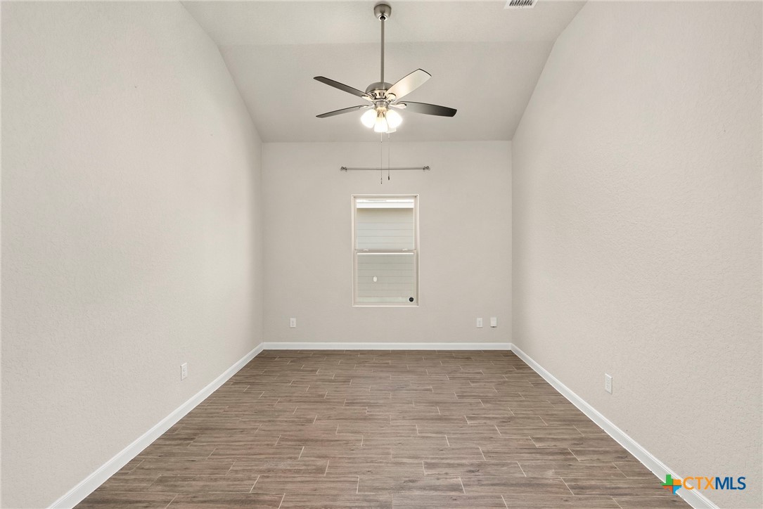 1120 Amber Lake