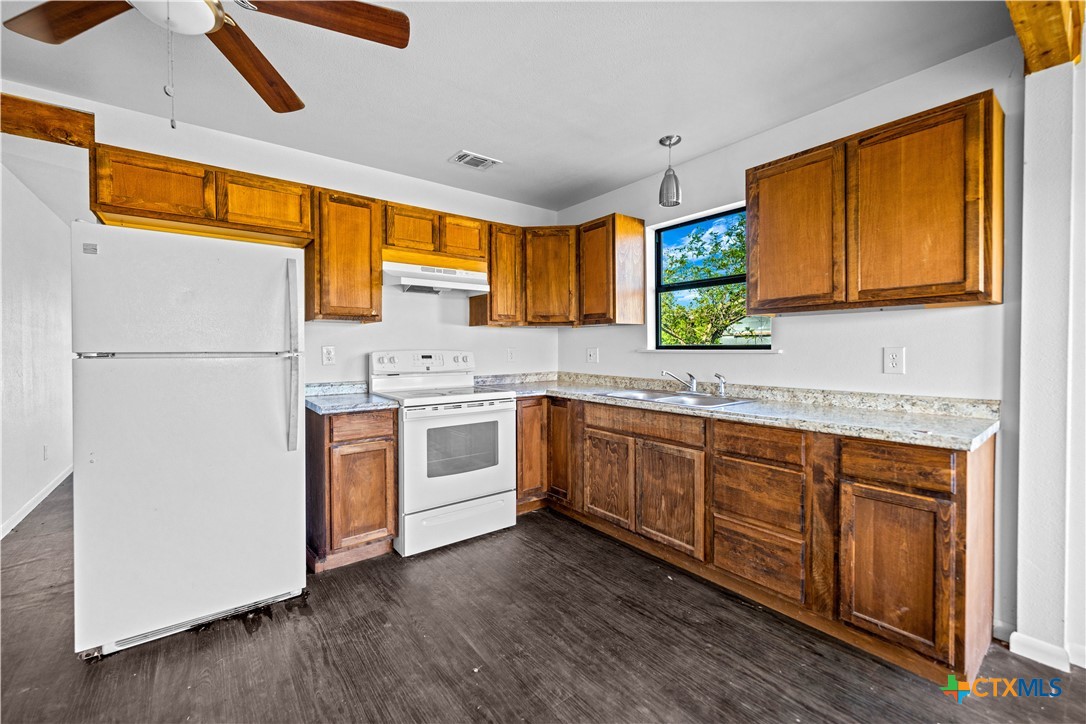 46 Ranch Road 1621