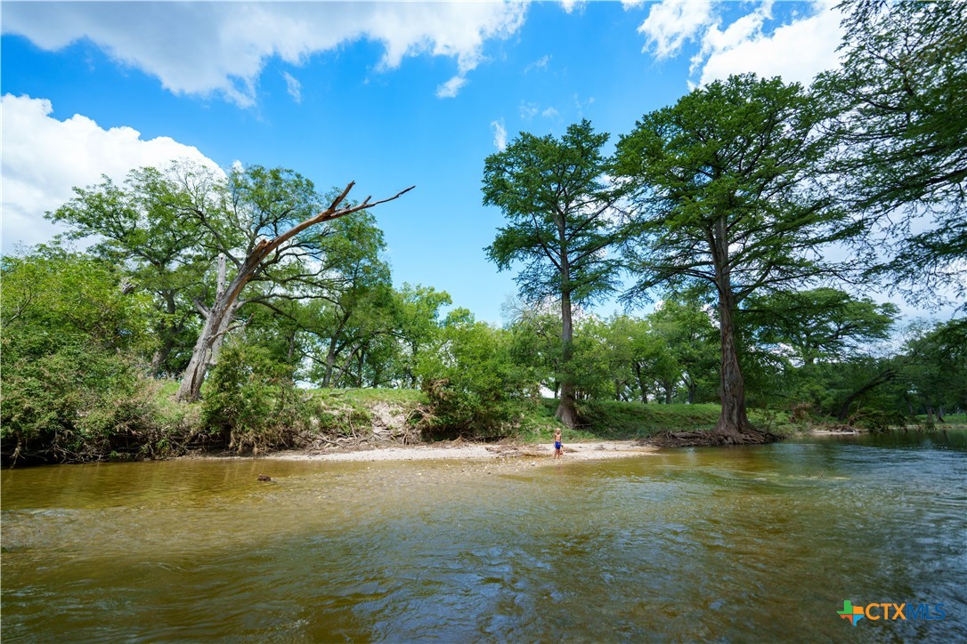46 Ranch Road 1621