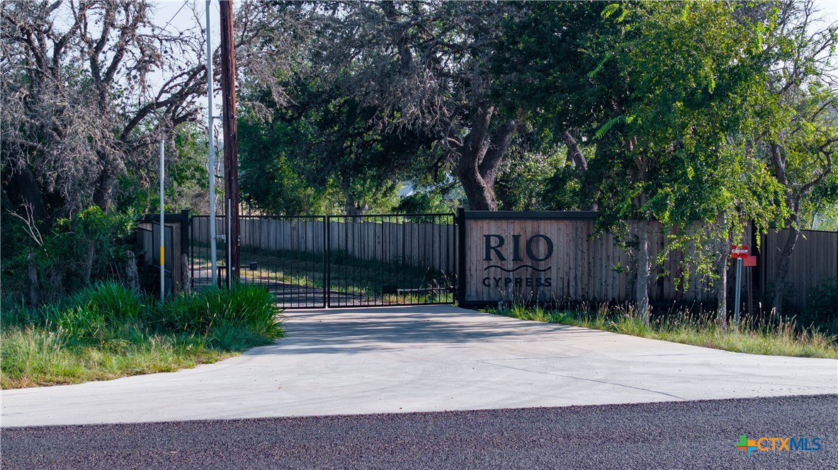46 Ranch Road 1621