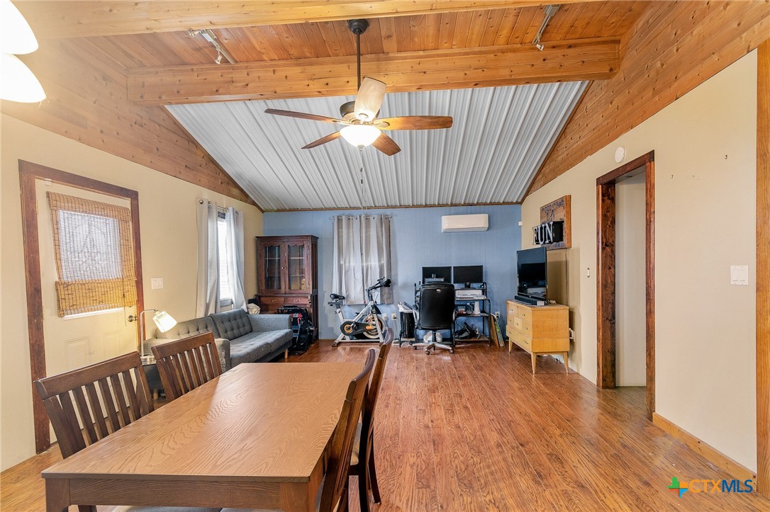 2596 Gin Road