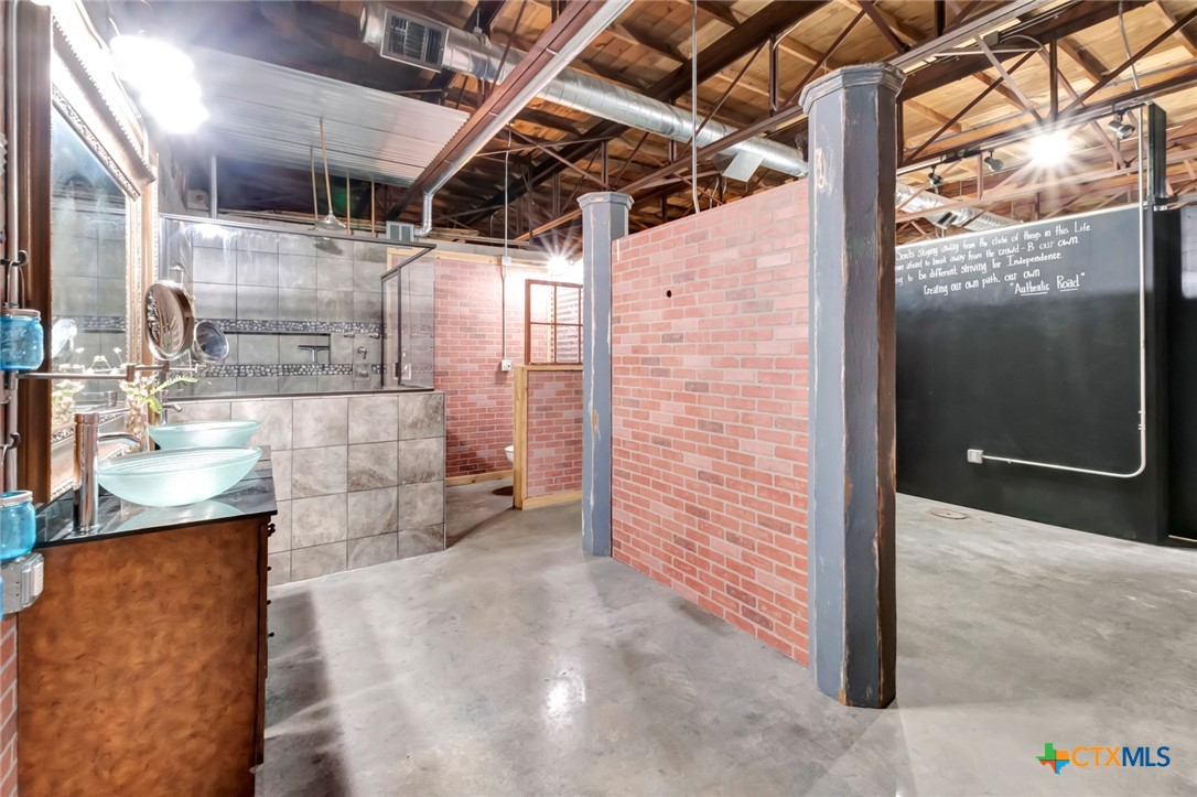 104 E Rio Grande Street