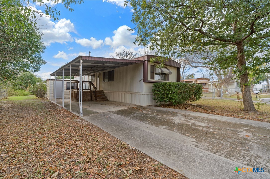 1506 Honeysuckle Lane