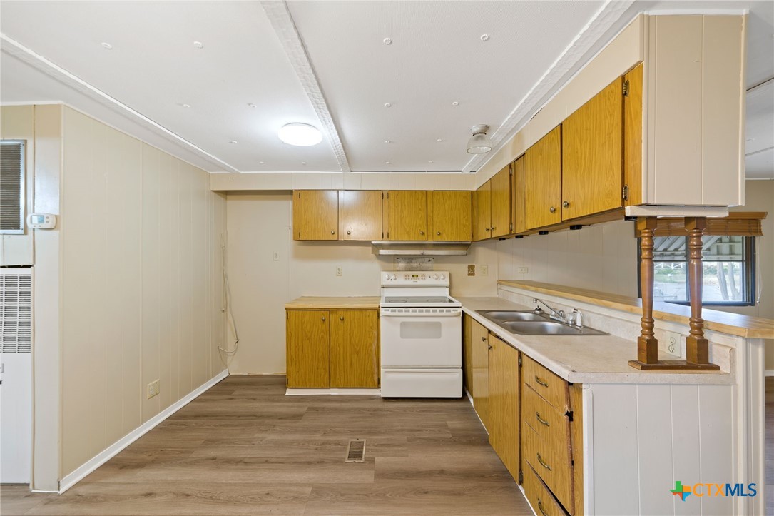 1506 Honeysuckle Lane