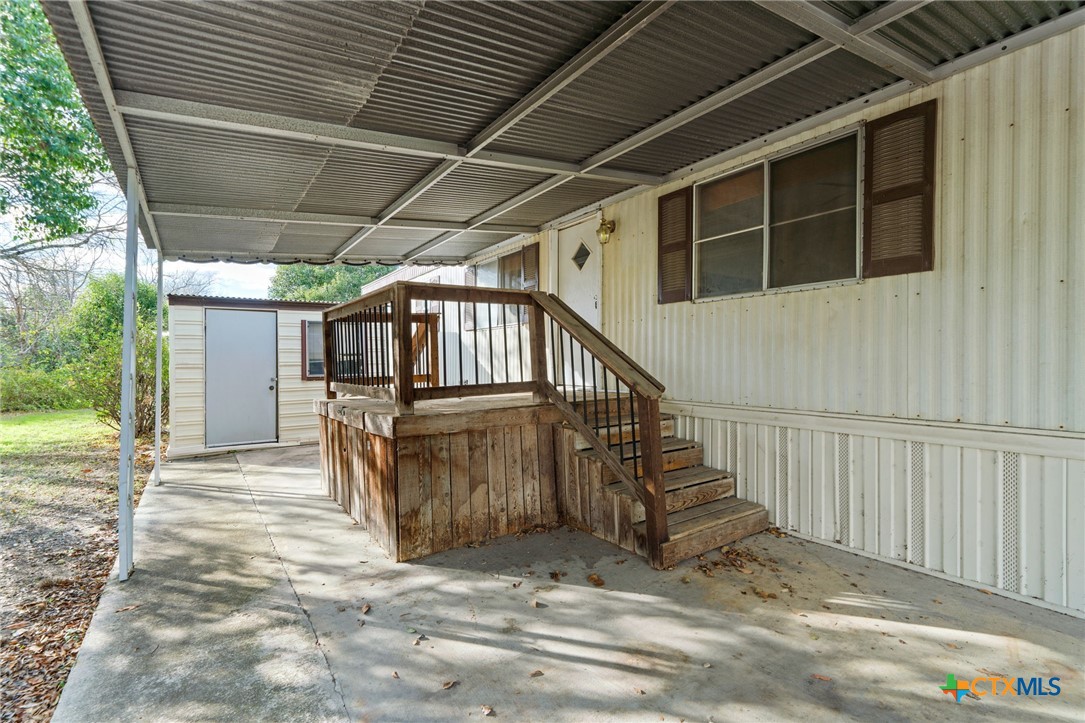 1506 Honeysuckle Lane