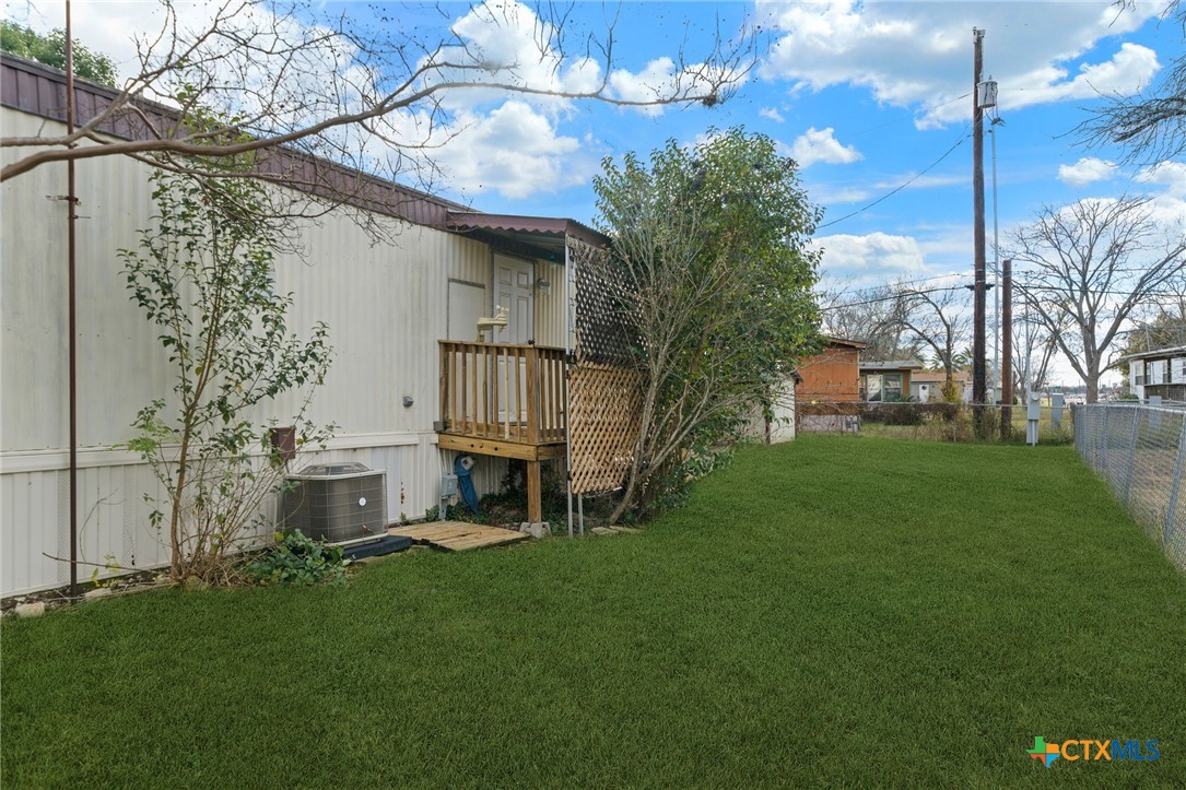 1506 Honeysuckle Lane