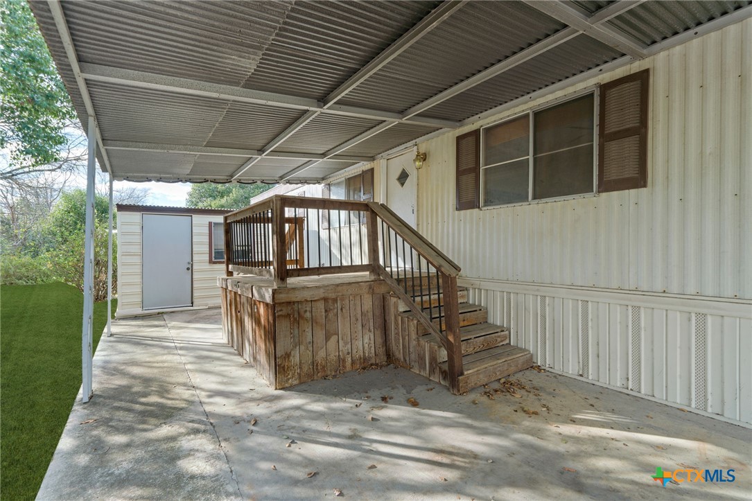 1506 Honeysuckle Lane